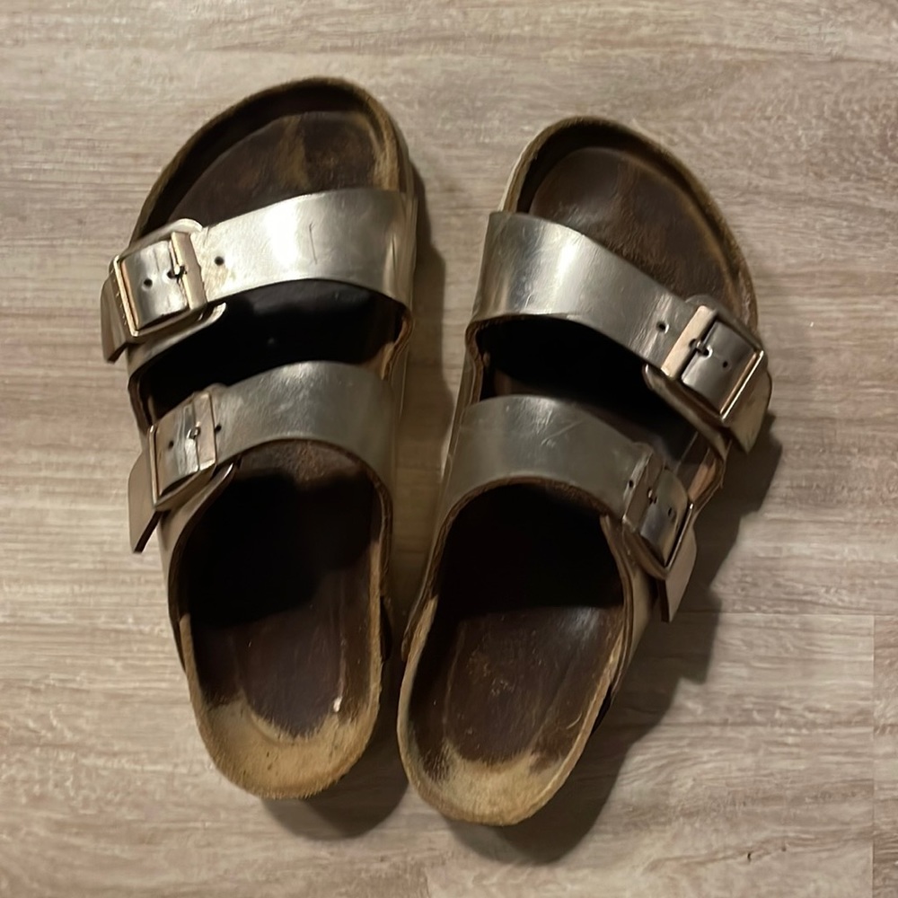 Gold Birkenstock’s size 37 (size 6)
